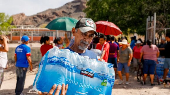 Sigue DIF Sinaloa distribuyendo agua del Aquatón, ahora les llegó a familias de 27 comunidades de Ahome y Juan José Ríos