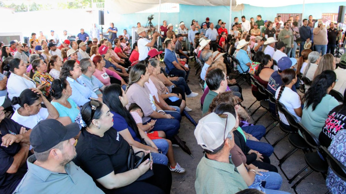 arranca yeraldine bonilla pavimentacion de la vicente guerrero en estacion dimas asistentes