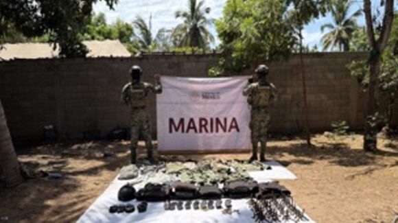 Más de 100 ponchallantas y casi 300 cartuchos, además de equipo táctico, fueron asegurados por Semar en Las Arenitas, Eldorado, Sinaloa