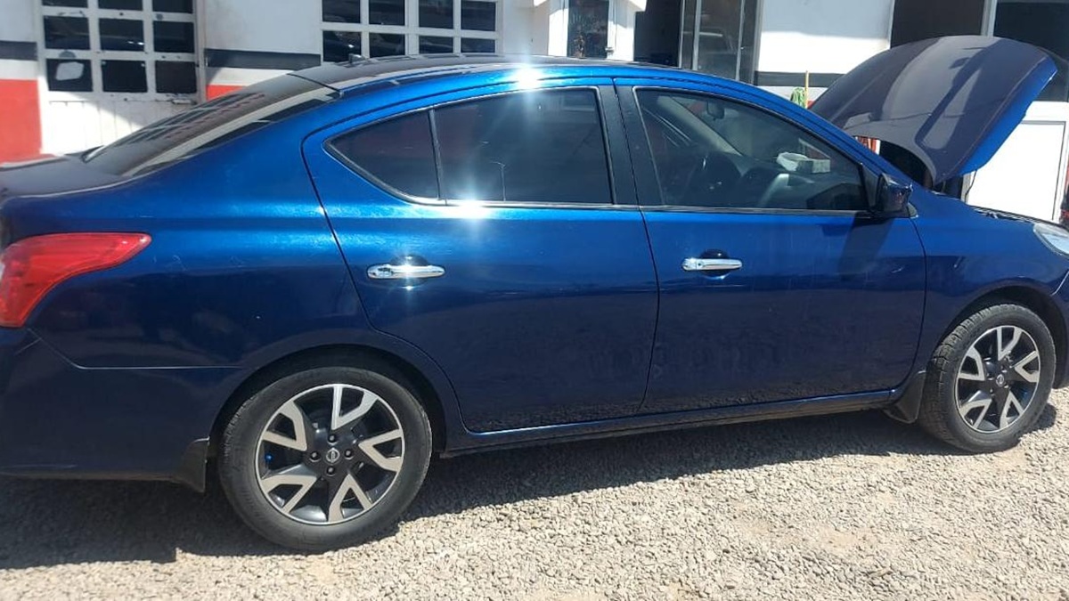Detiene a tres personas y aseguran vehículo en Mazatlán