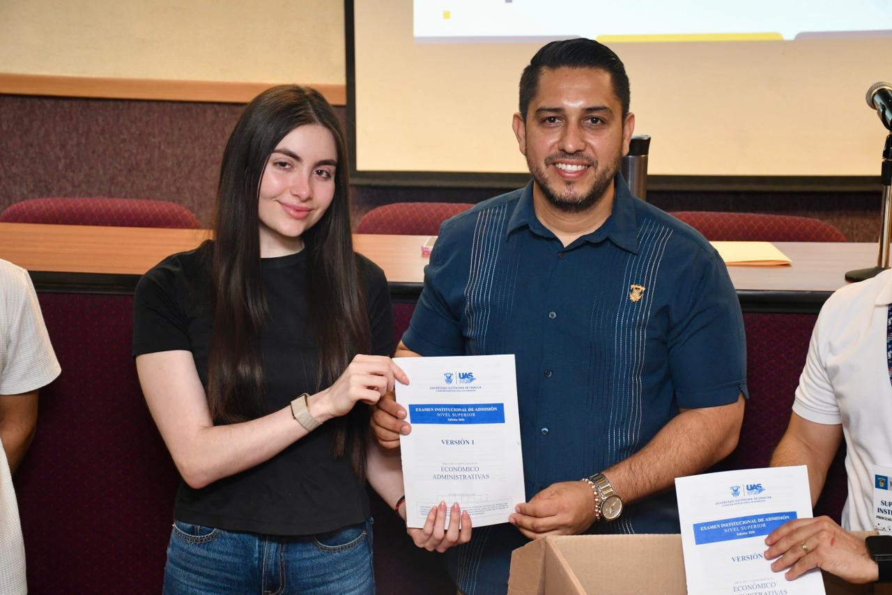Jóvenes en la zona sur presentan examen de admisión en la UAS