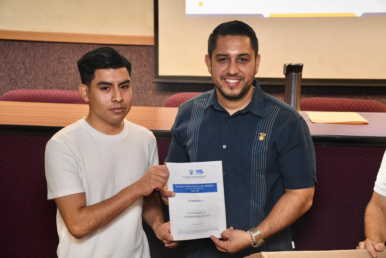 Jóvenes en la zona sur presentan examen de admisión en la UAS