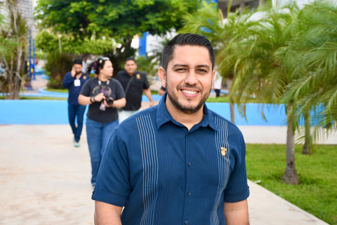 Iván Tostado