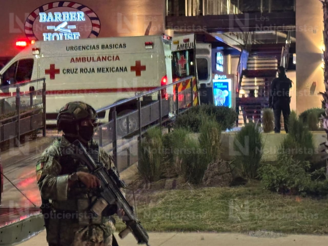 Balean a joven en plaza de Valle Alto, en Culiacán