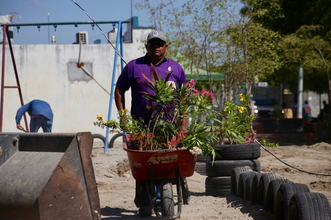 Atienden petición vecinal en Pradera Dorada II, en Mazatlán
