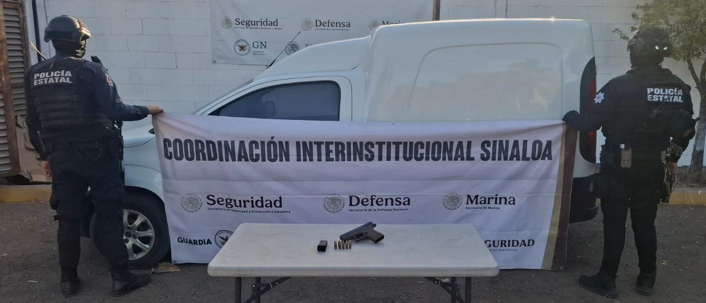 Auto y arma asegurados en Culiacán, Sin.