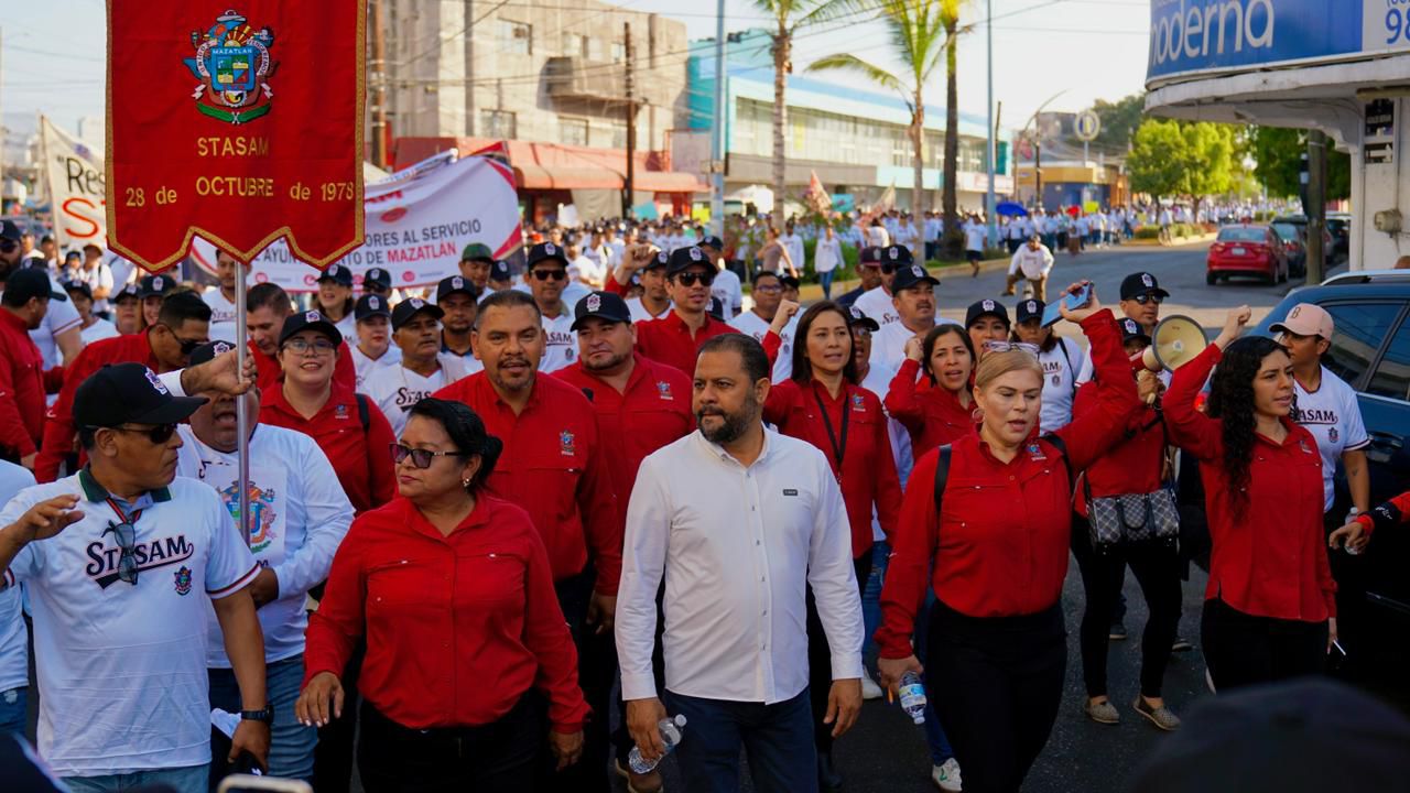 Ayuntamiento de Mazatlán se suma a marcha del Día del Trabajo junto a sindicato