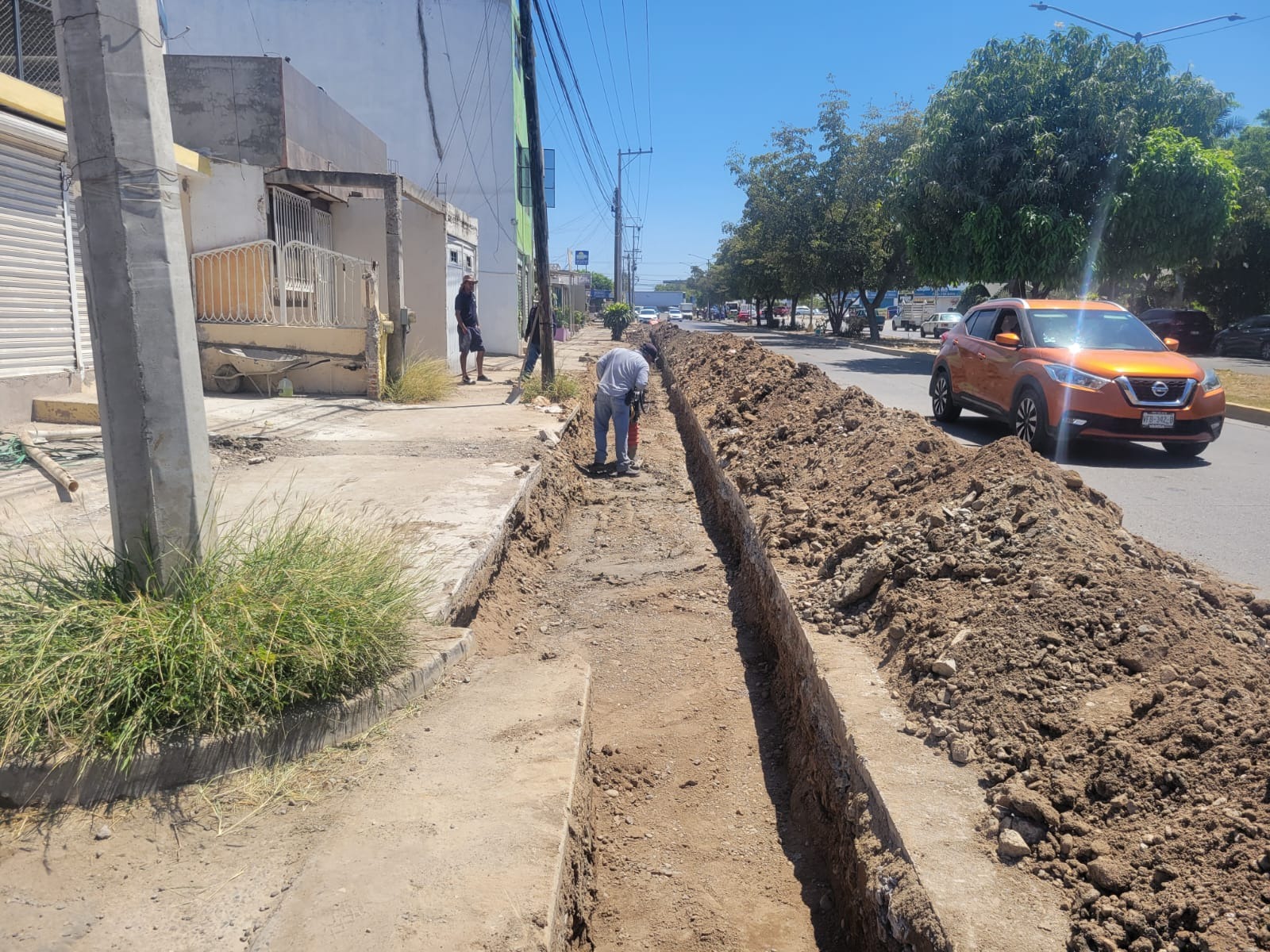 Inician trabajos de bacheo en la avenida Santa Rosa, Mazatlán