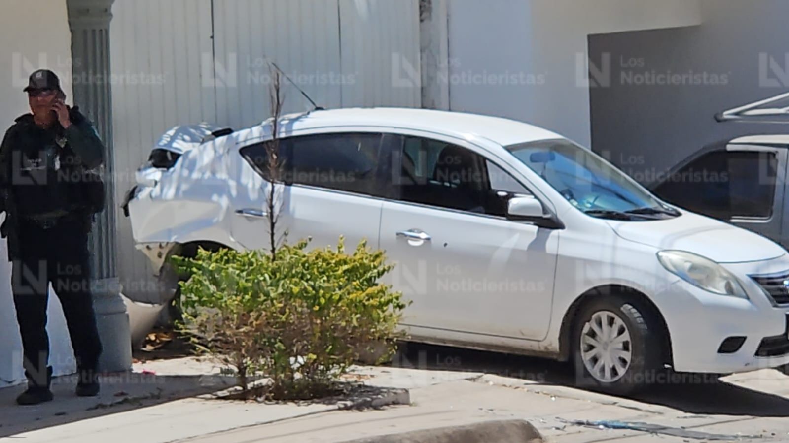 Frente a una preparatoria vandalizan y tirotean una residencia en Culiacán, Sinaloa