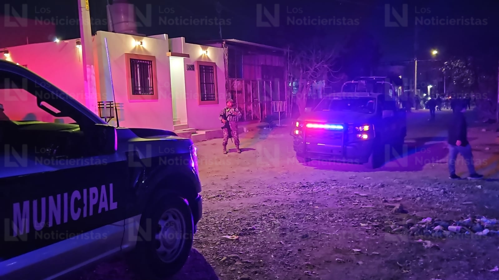 Autoridades resguardan el lugar de los hechos