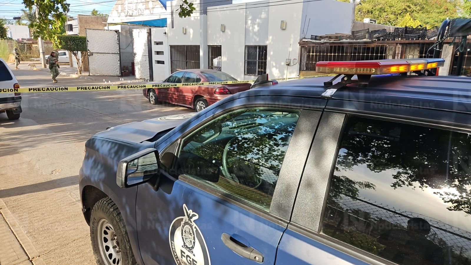 Balean autolavado en la colonia Lombardo Toledano, en Culiacán