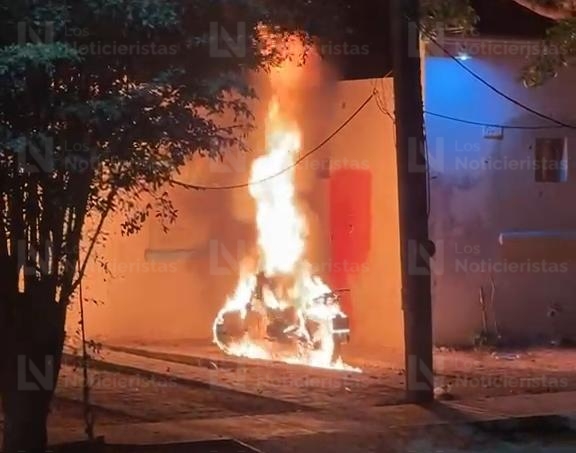 Balean casa e incendian moto en Prados del Sur, Culiacán
