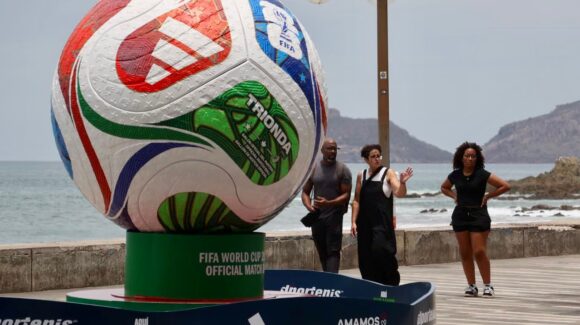Olas Altas en Mazatlán, Sinaloa, será sede de fiesta futbolera con música, bazar e intercambio de estampitas
