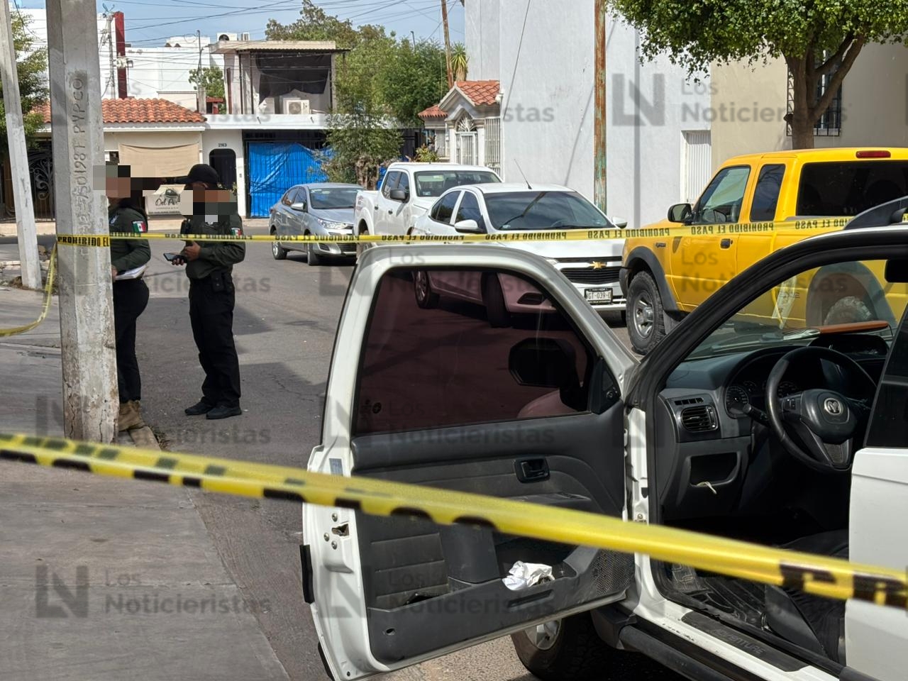 Abandonada localizan una camioneta en la colonia Canaco de Culiacán
