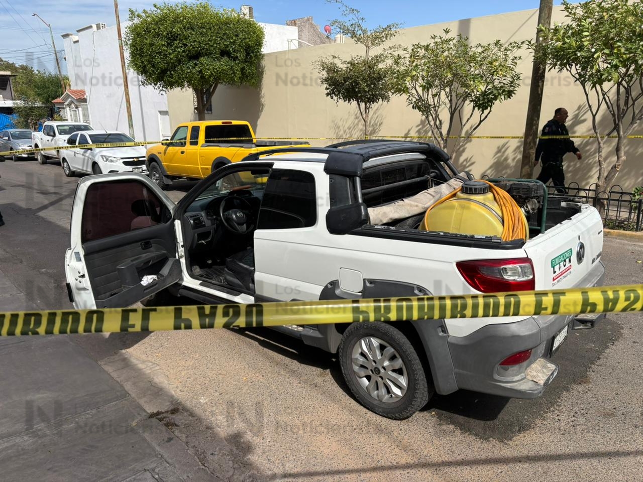 Abandonada localizan una camioneta en la colonia Canaco de Culiacán