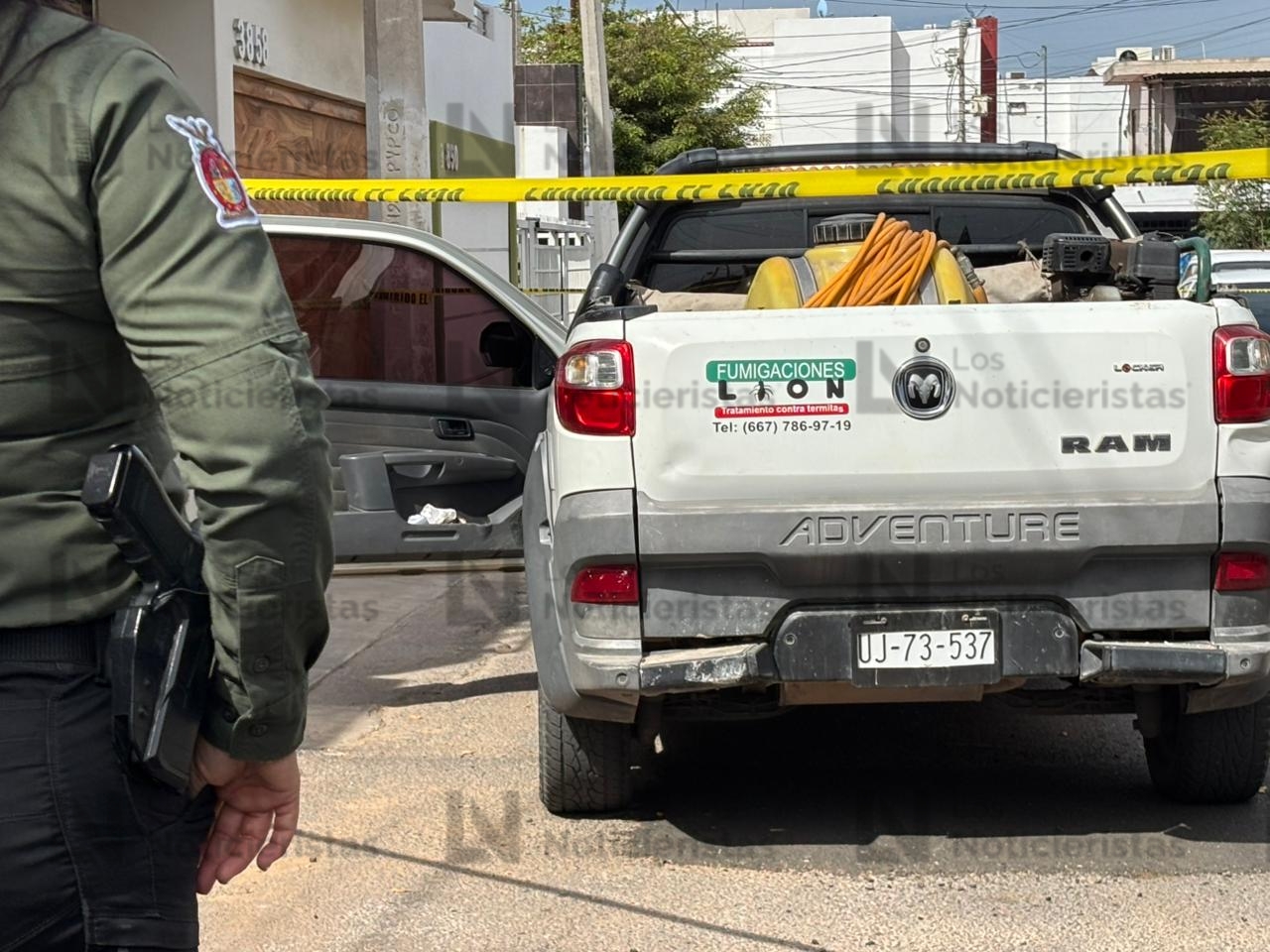 Abandonada localizan una camioneta en la colonia Canaco de Culiacán