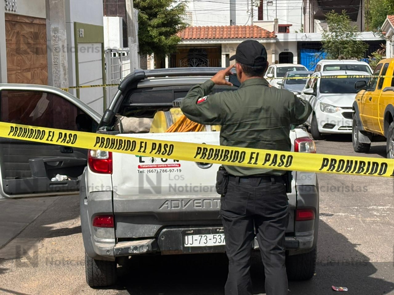 Abandonada localizan una camioneta en la colonia Canaco de Culiacán