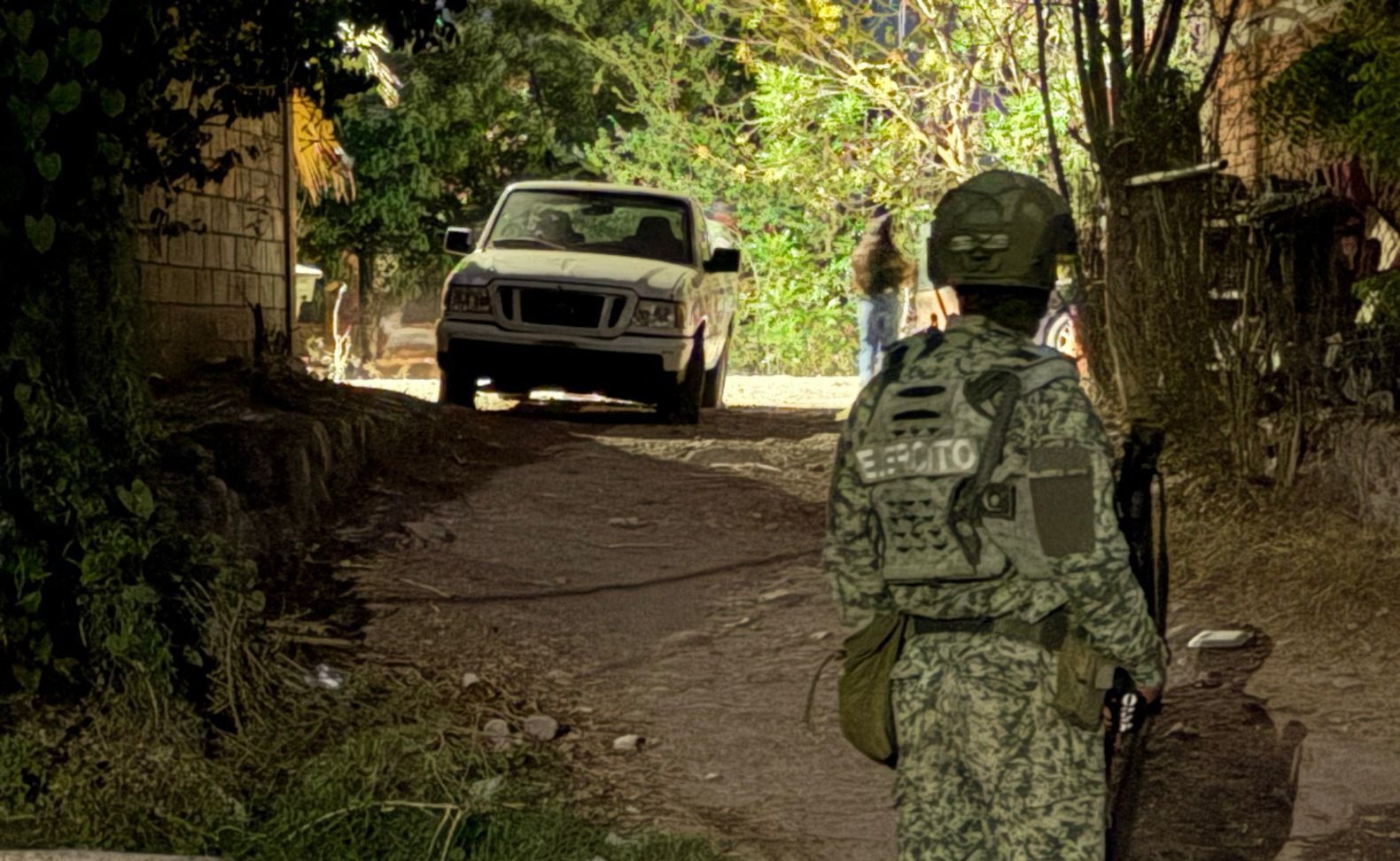 Camioneta baleada en campo El Diez, Culiacán