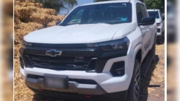 Recuperan tres vehículos con reporte de robo en distintos puntos de Culiacán, Sinaloa; una camioneta había sido despojada minutos antes