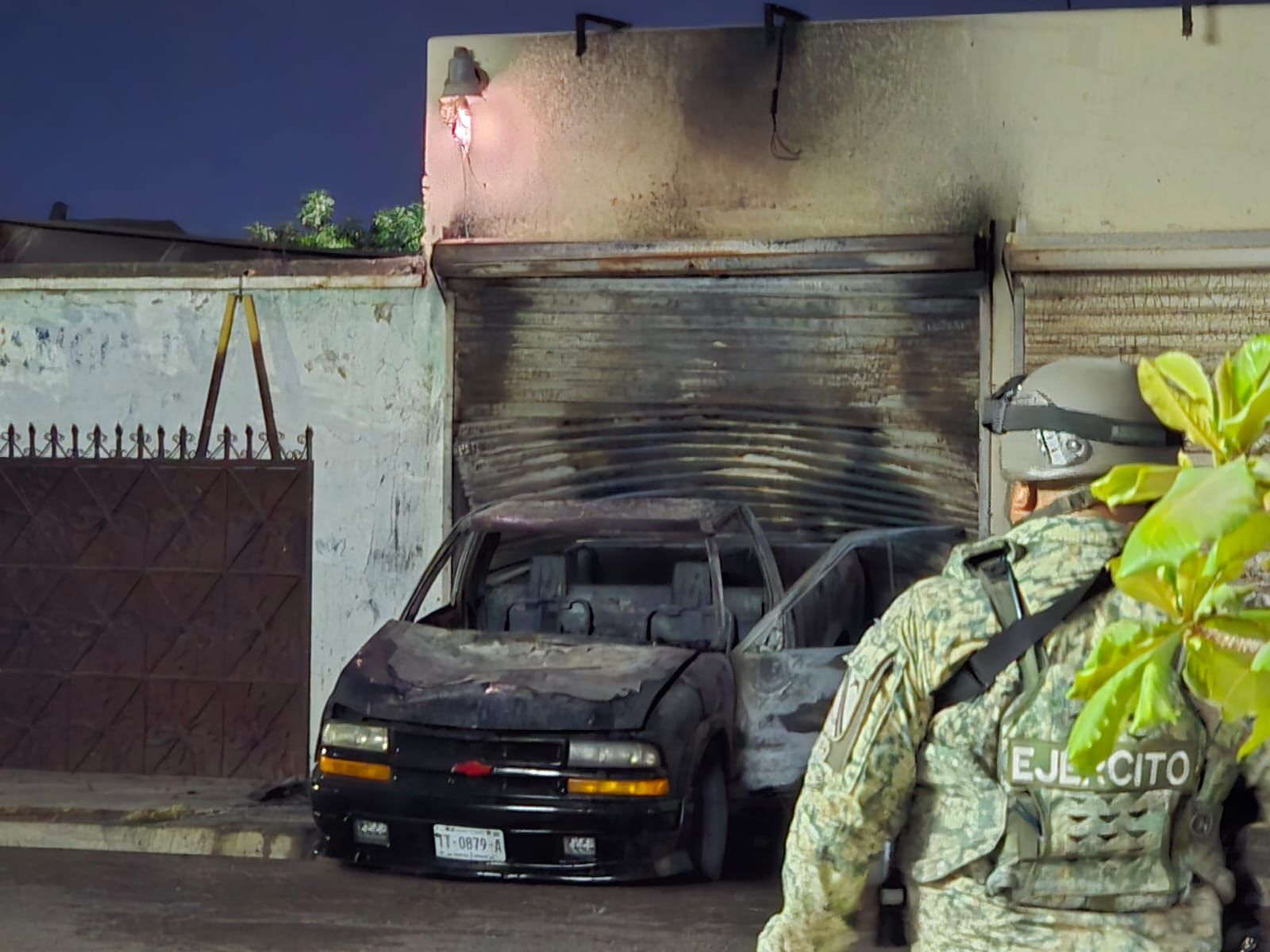 Camioneta y local vandalizados en El Palmito, Culiacán