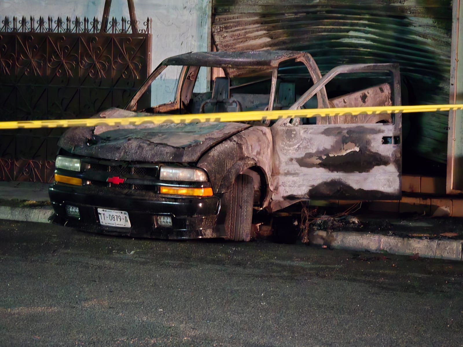 Camioneta y local vandalizados en El Palmito, Culiacán