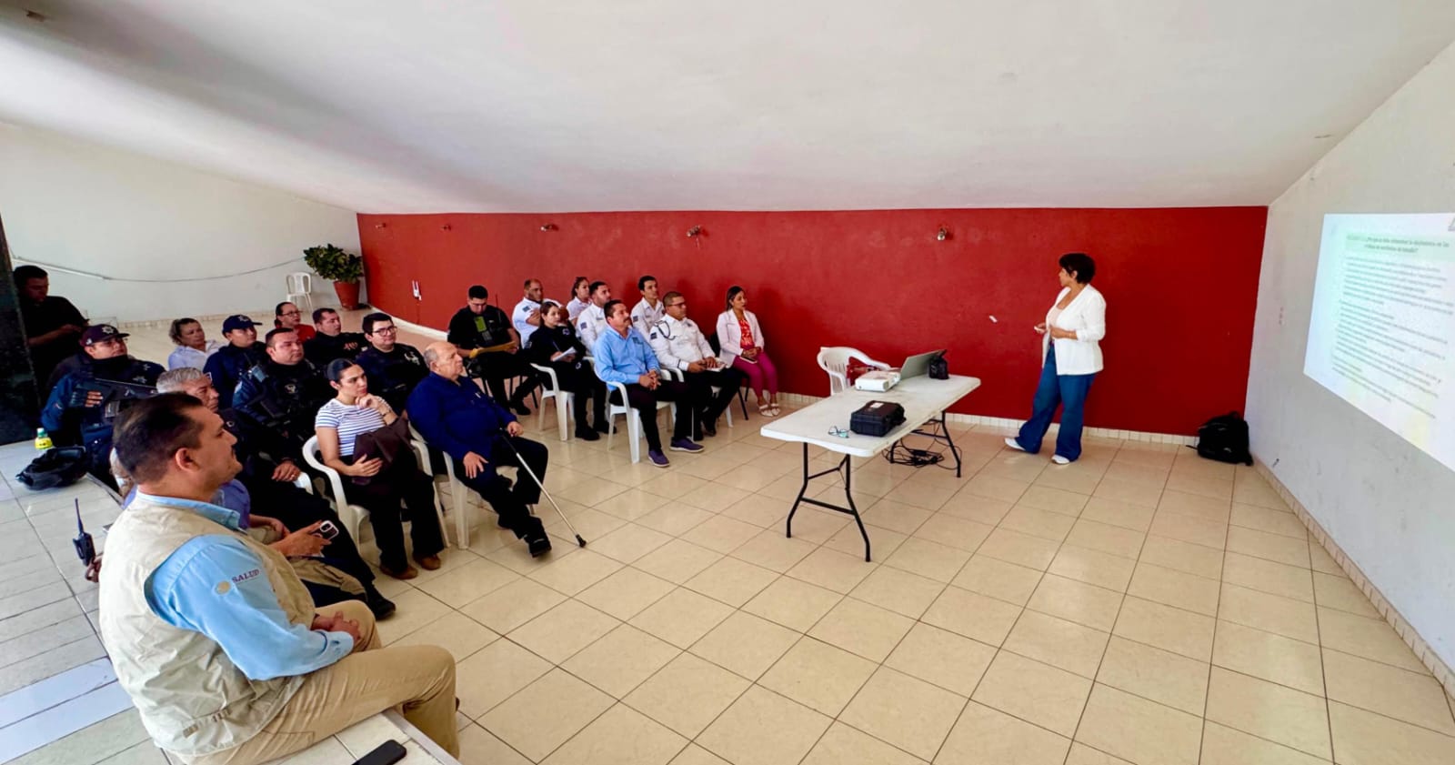 Capacitan a policías de Guamúchil sobre seguridad vial