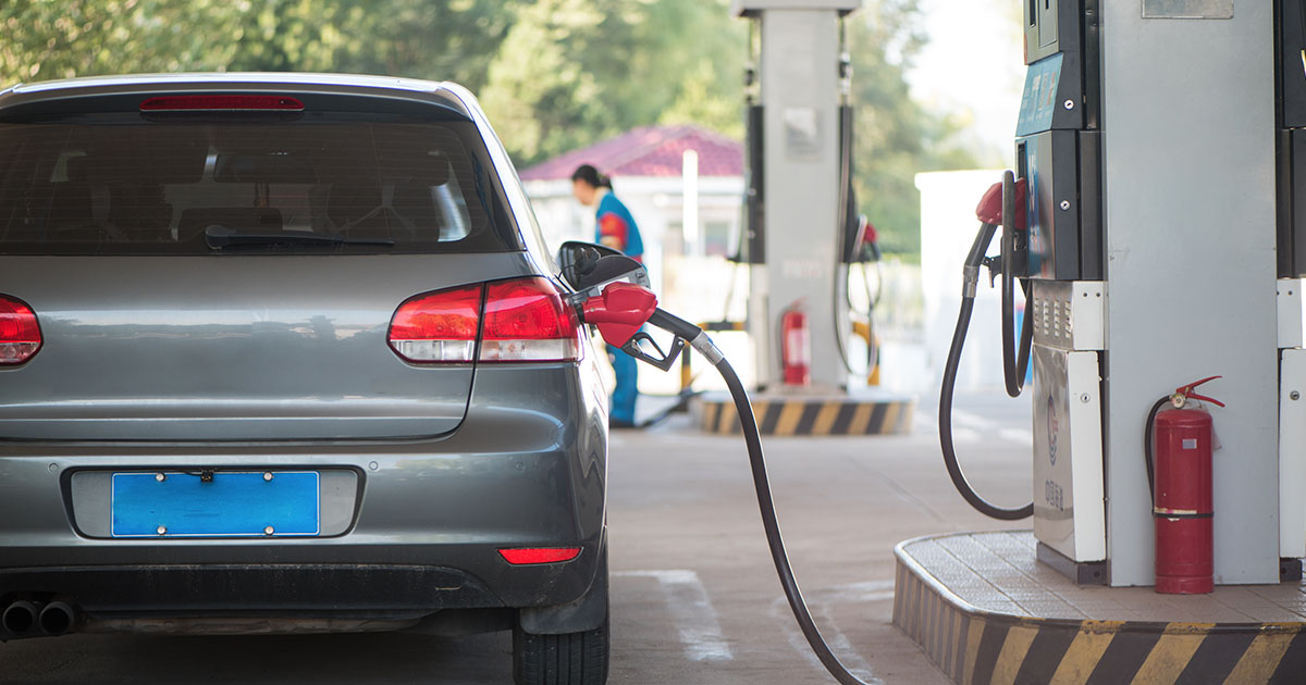Carga de gasolina roja