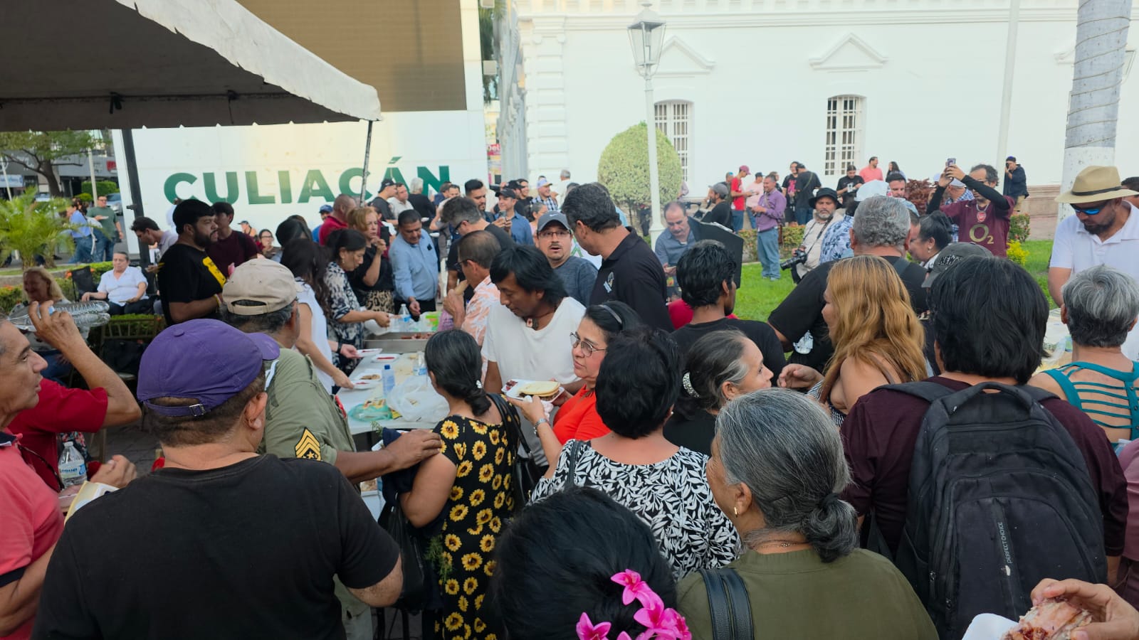 Carne asada en inmediaciones del Ayto. de Culiacán