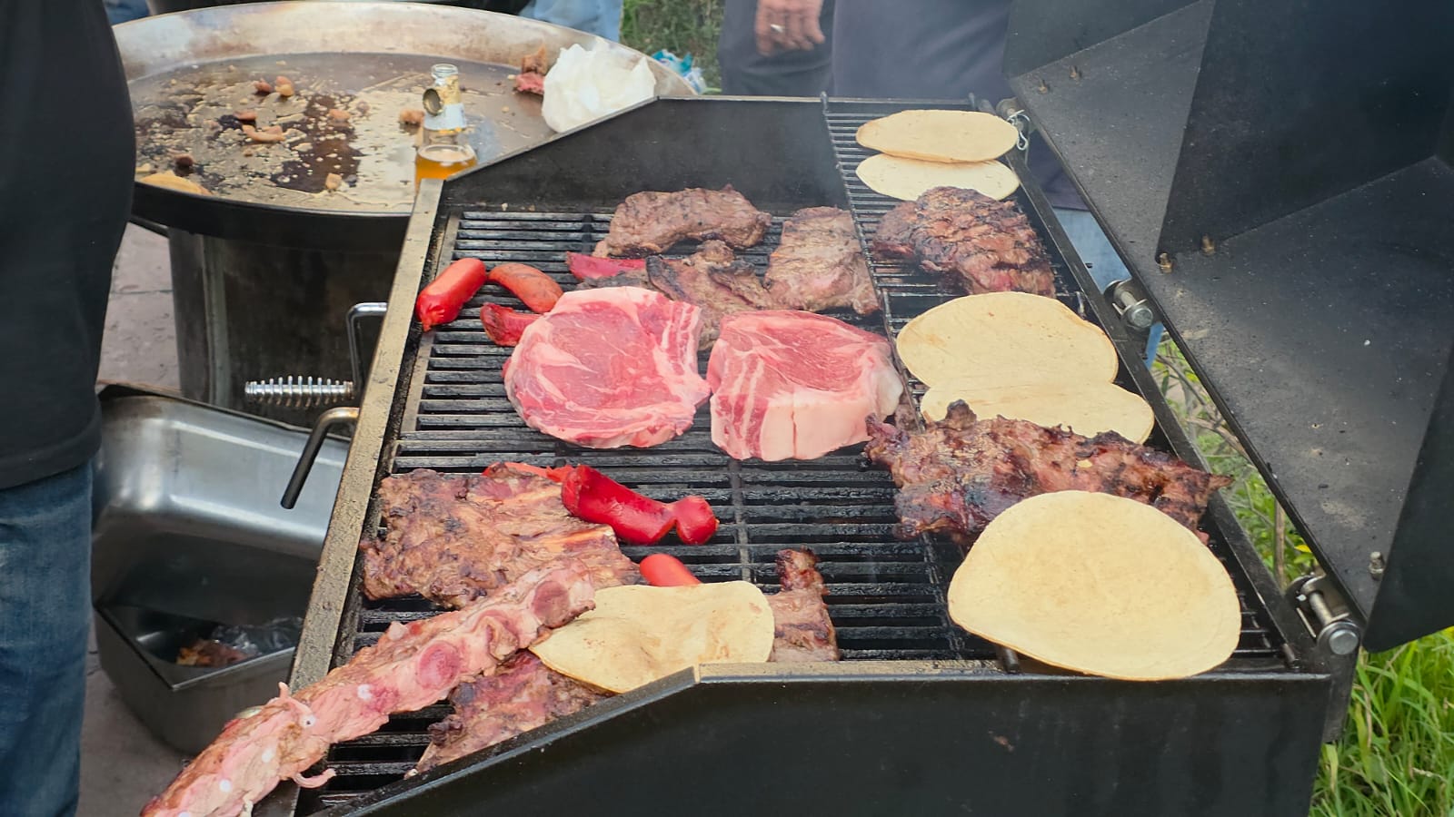 Carne asada en inmediaciones del Ayto. de Culiacán