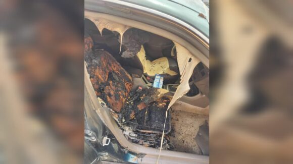 (VIDEO) Captan a pirómano incendiando un vehículo en el fraccionamiento Alameda de Los Mochis, Sinaloa