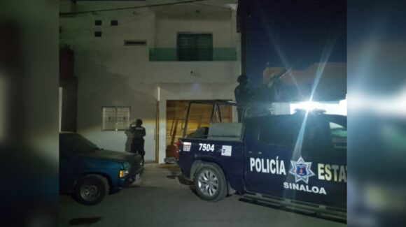 ¡La puerta principal estaba abierta! Aseguran fuerte arsenal en una vivienda deshabitada del sector Santa Fe en Culiacán