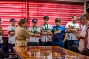 Cecilia Ramírez anuncia apoyo para los Linces de Guasave