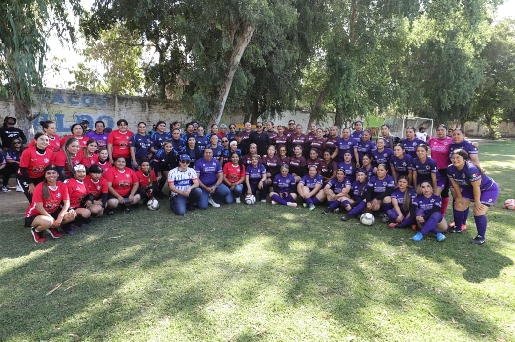 Inauguran en El Chaleco el torneo de futbol Mujeres que Protegen Sinaloa