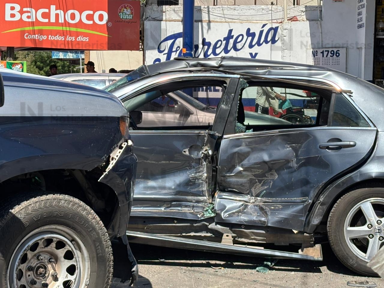 Choque entre patrulla municipal y vehículo en la CNOP de Culiacán