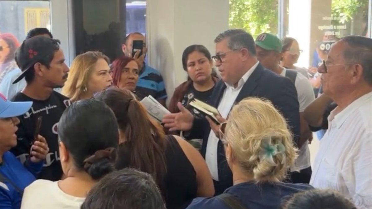 ciudadanos se manifiesta contra la cfe en mazatlan asisten