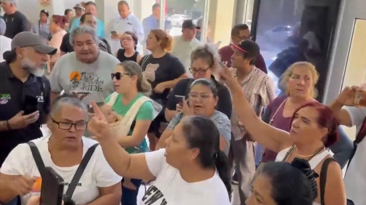 ciudadanos se manifiesta contra la cfe en mazatlan mujeres