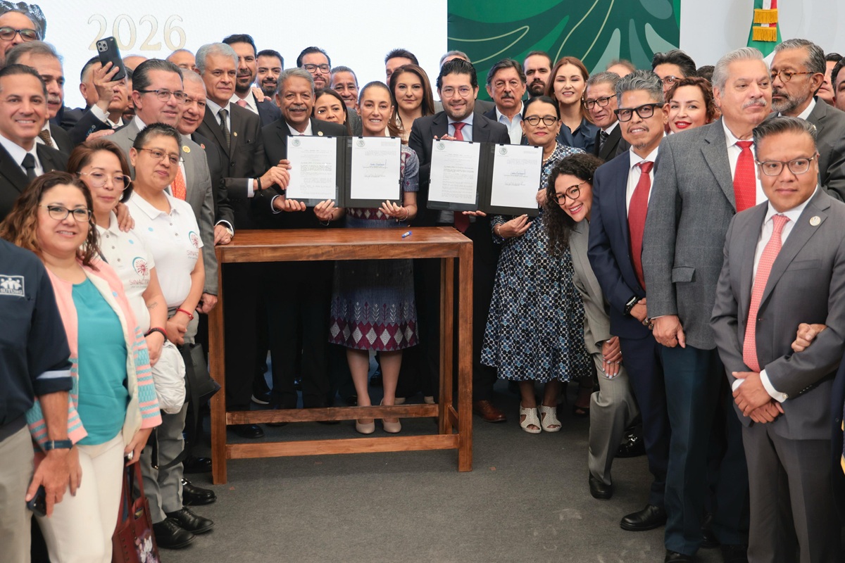 Claudia Sheinbaum en firma de acuerdo sobre Primavera Laboral