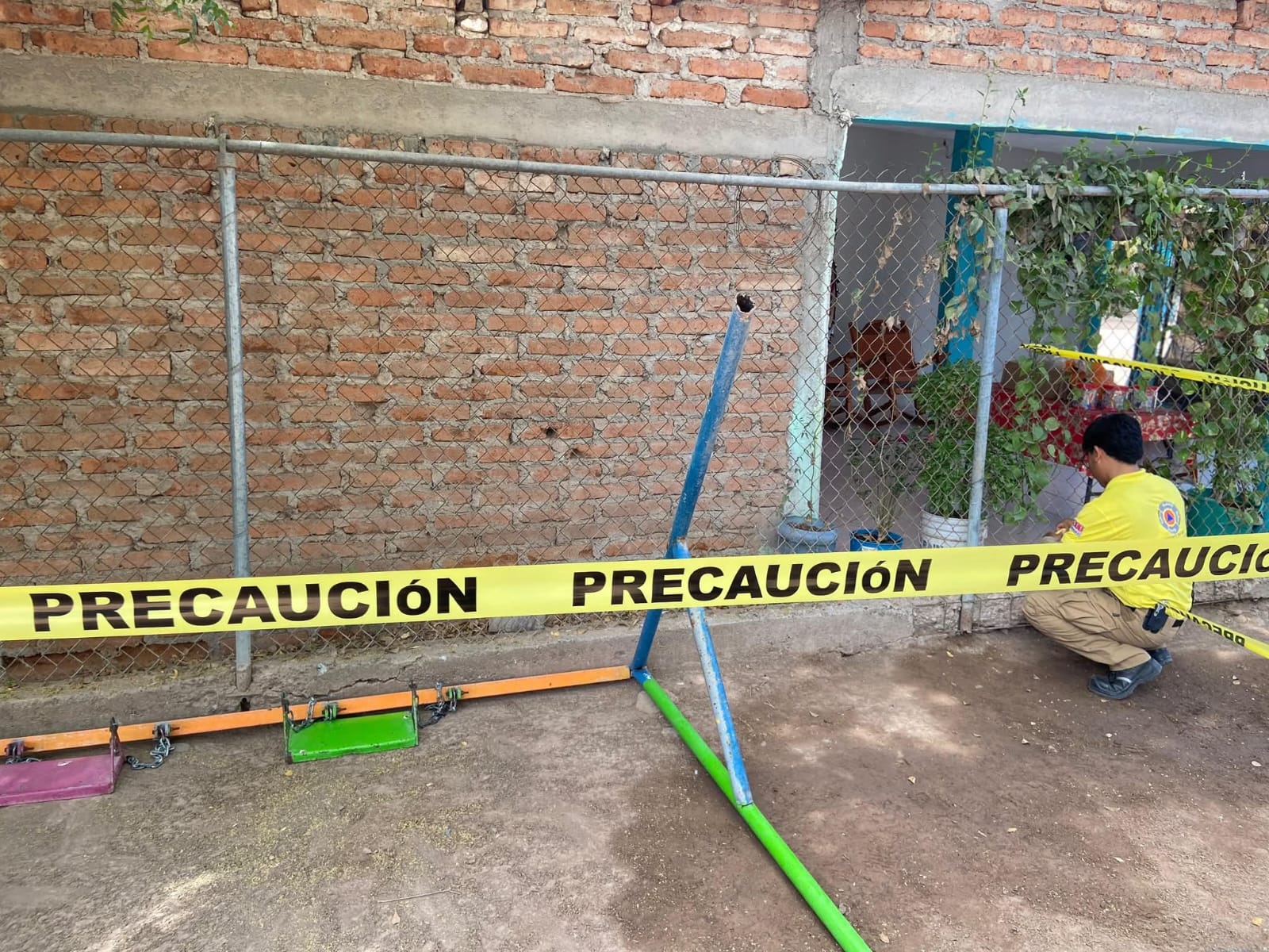 Clausuran juegos infantiles en kínder de Las Quemazones en Guasave