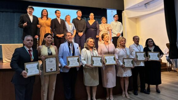 Reciben ocho ahomenses la Medalla a la Trayectoria del Club Juvenil de Ayuda en Los Mochis, Sinaloa