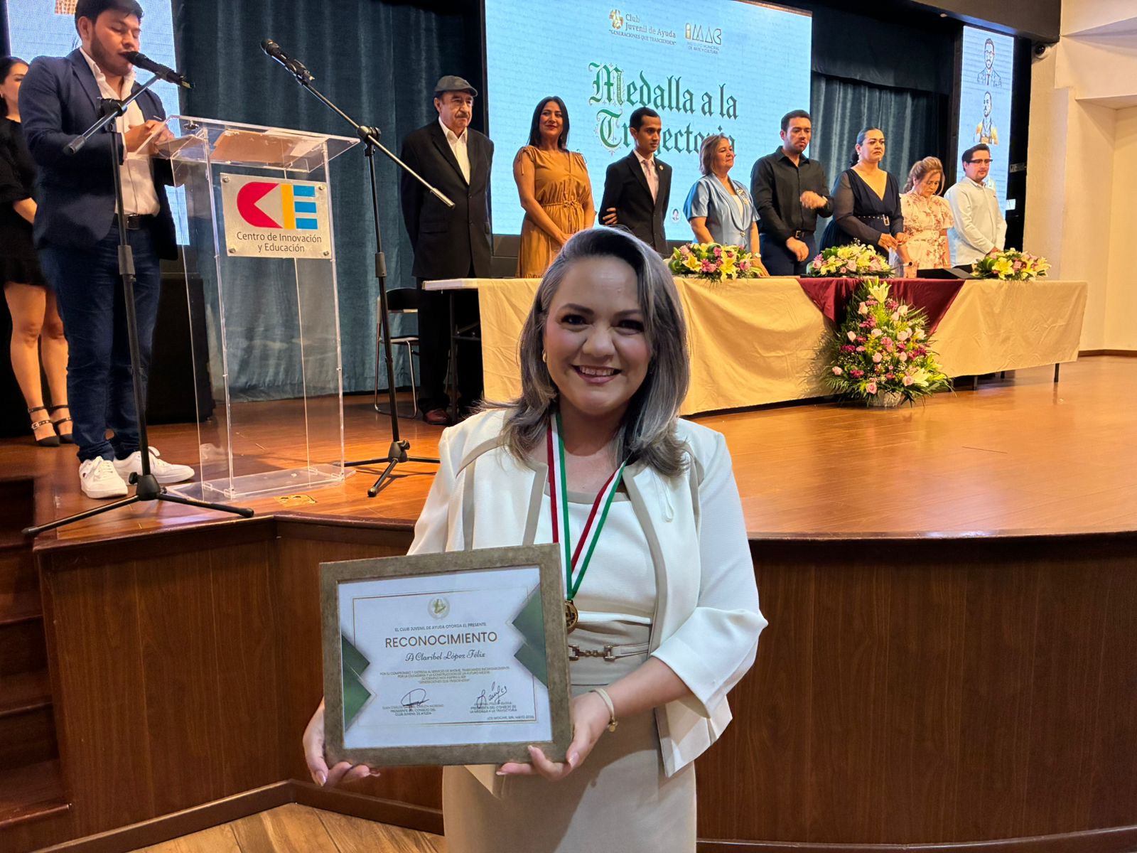 Club Juvenil de Ayuda AC entrega reconocimientos a ocho ahomenses con trayectoria