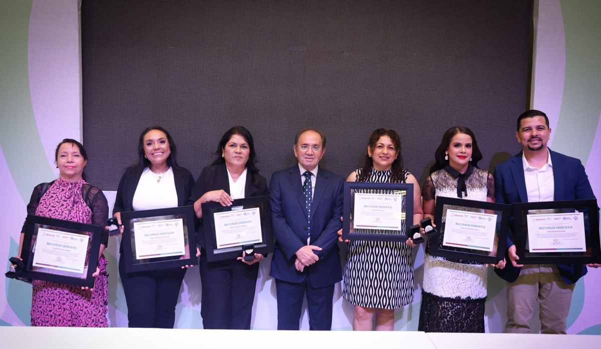 Cobaes entrega Reconocimiento al Mérito Docente 2026