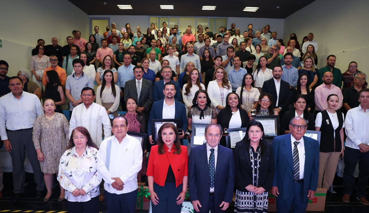 Cobaes entrega Reconocimiento al Mérito Docente 2026