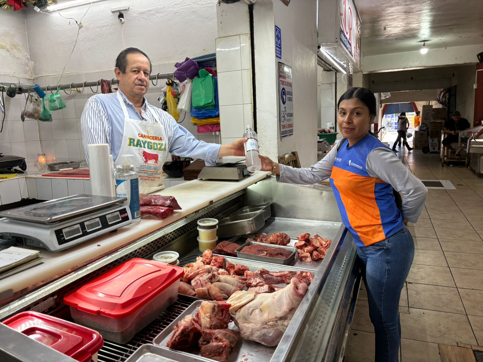 Coepriss realiza jornada de vigilancia en mercados de Sinaloa