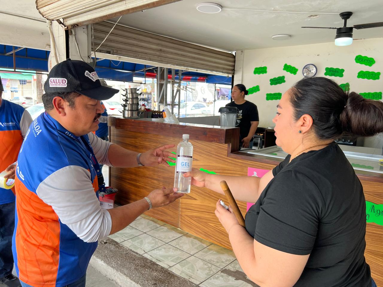 Coepriss realiza jornada de vigilancia en mercados de Sinaloa