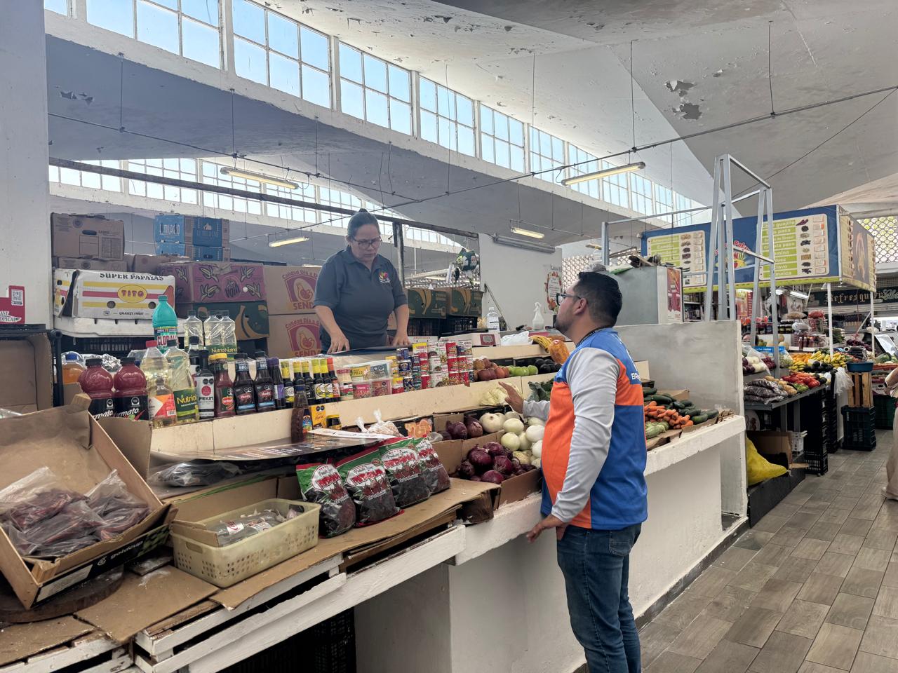 Coepriss realiza jornada de vigilancia en mercados de Sinaloa
