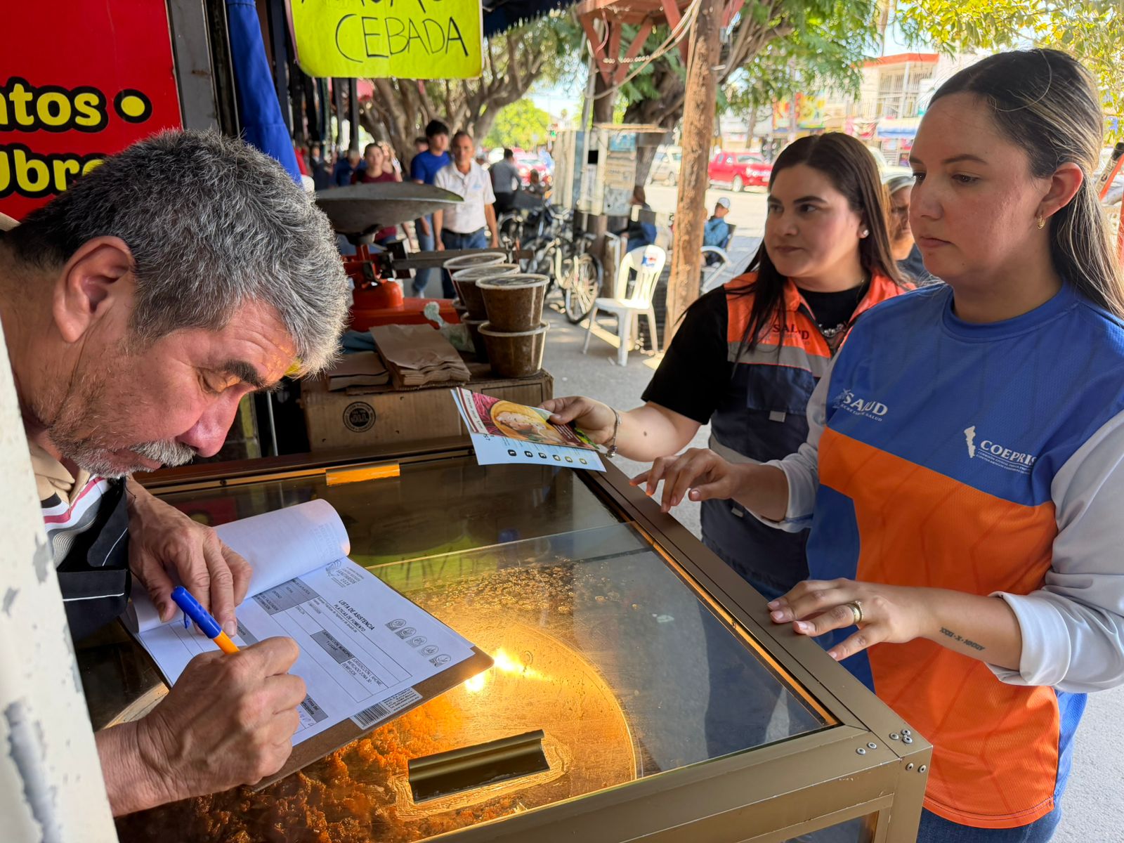 Coepriss realiza jornada de vigilancia en mercados de Sinaloa