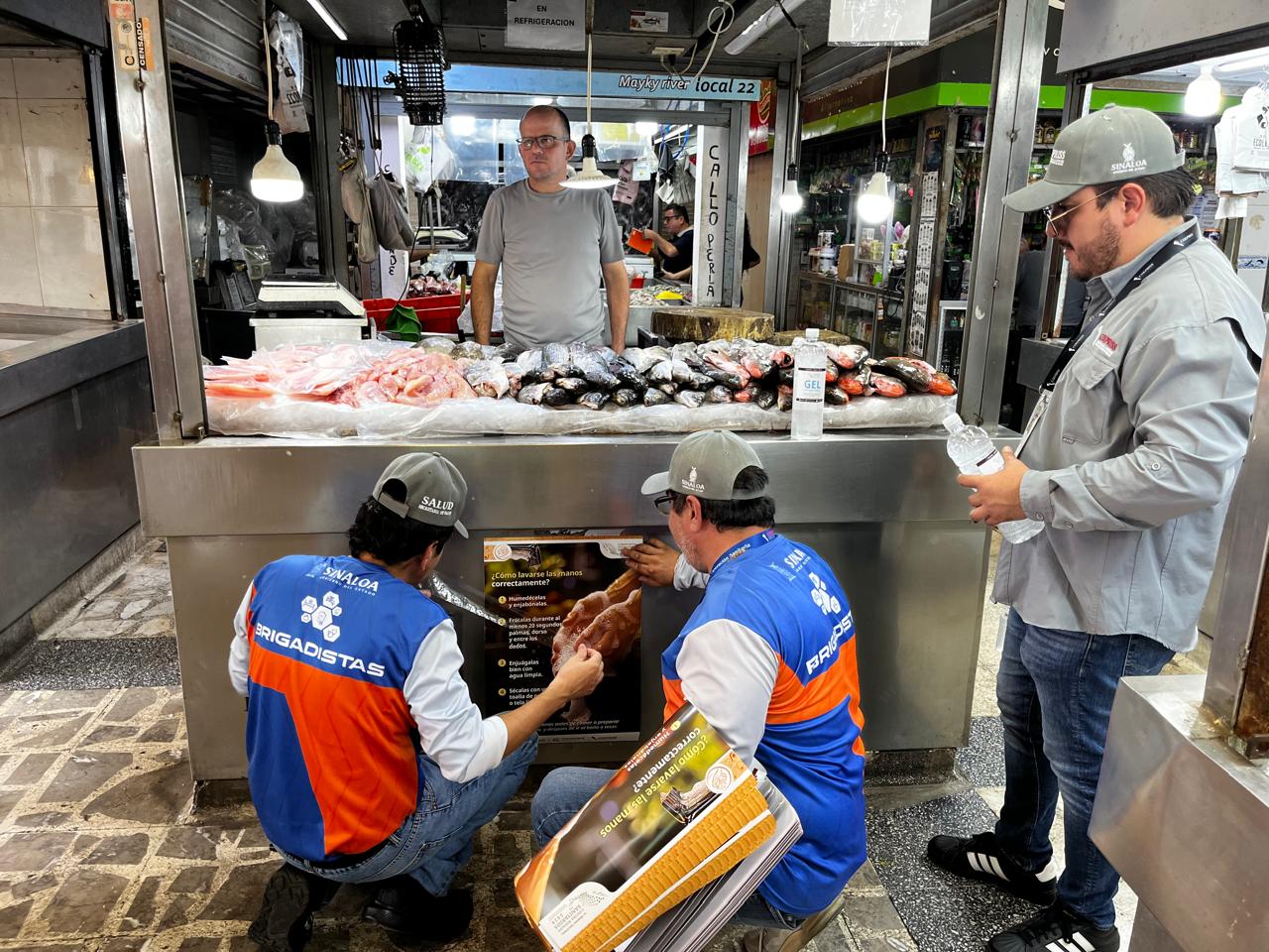 Coepriss realiza jornada de vigilancia en mercados de Sinaloa
