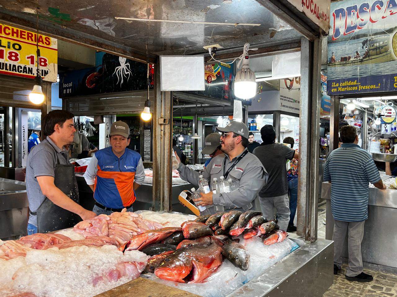 Coepriss realiza jornada de vigilancia en mercados de Sinaloa