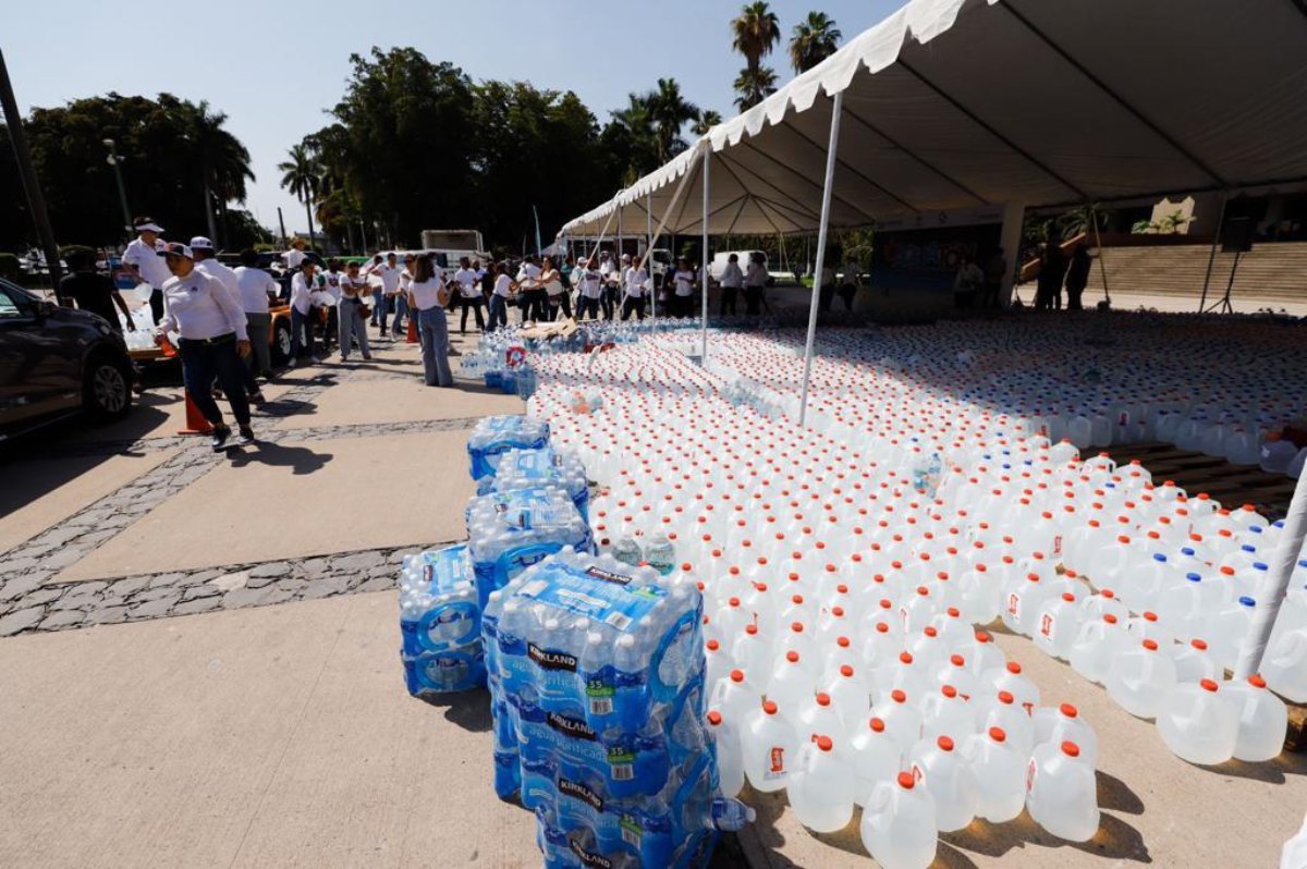 Colecta de agua embotellada en el Aquatón