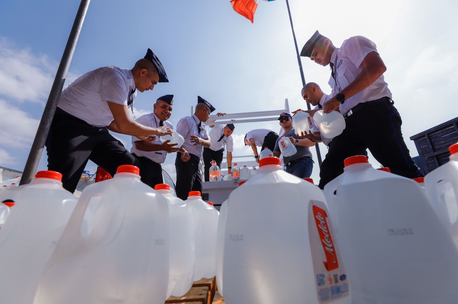 Colecta de agua embotellada en el Aquatón